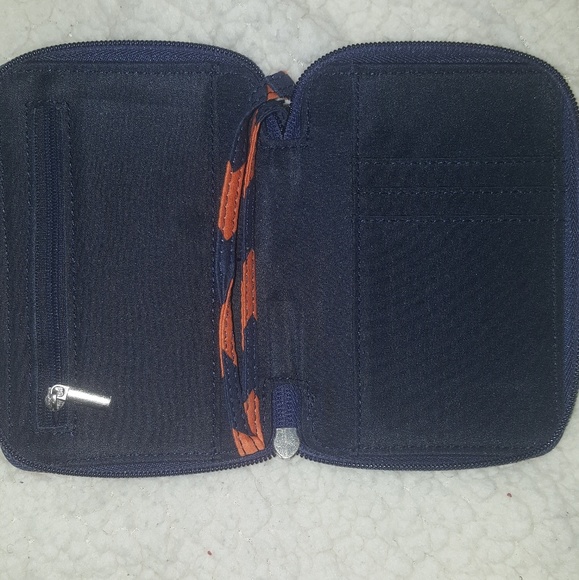 Chevron Wristlet ๐ - Picture 2 of 2